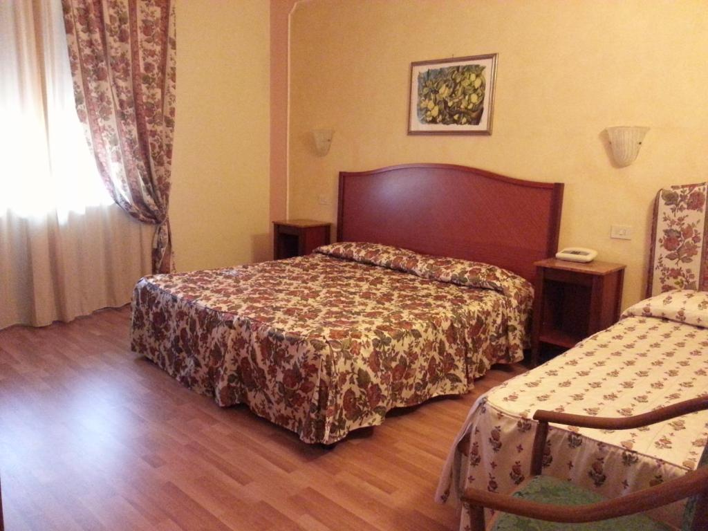 Postel nebo postele na pokoji v ubytování Hotel Minerva Palace