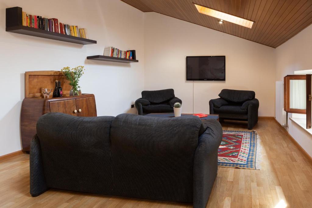 A seating area at CIASEME'