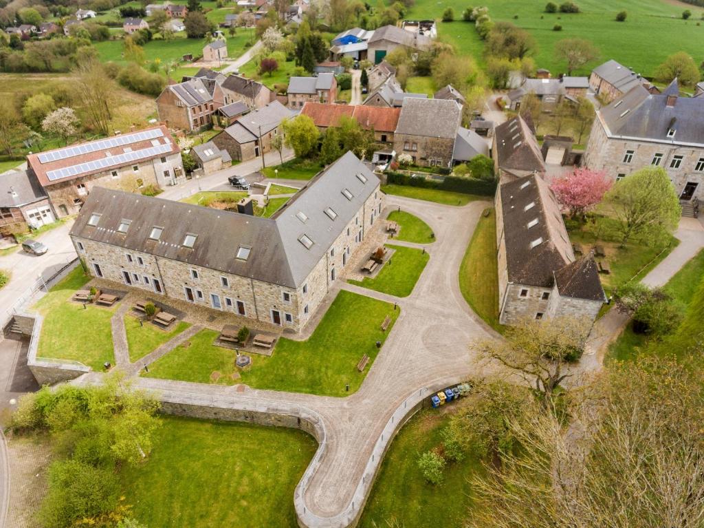 an aerial view of a large building with a yard at Domaine de Villers-Ste-Gertrude in Villers-Sainte-Gertrude