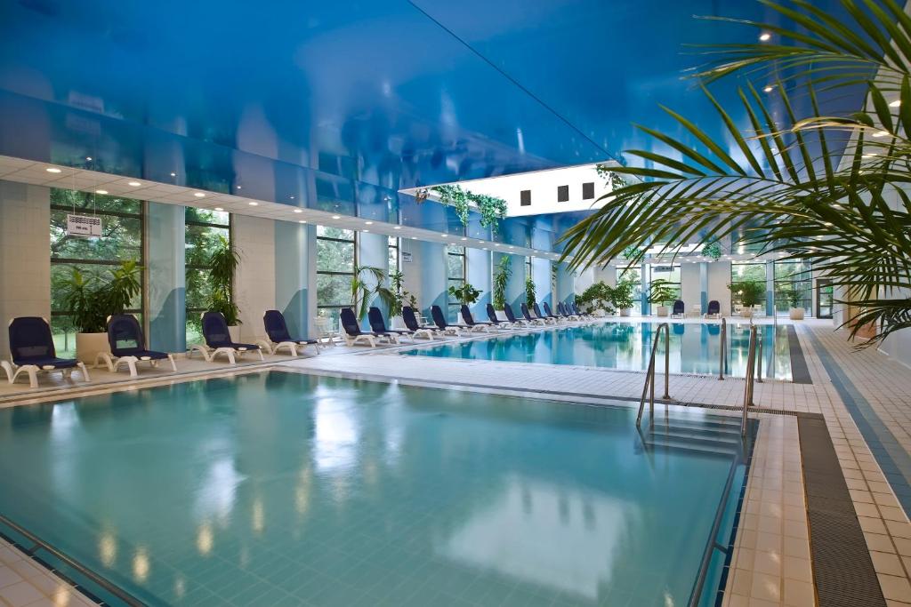 Bazén v ubytování Danubius Hotel Helia nebo v jeho okolí