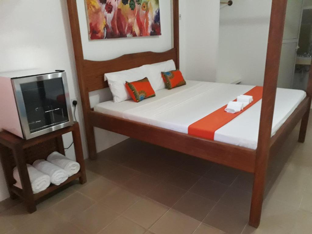 Postel nebo postele na pokoji v ubytování 27 Cafe Zanzibar Airport Hotel
