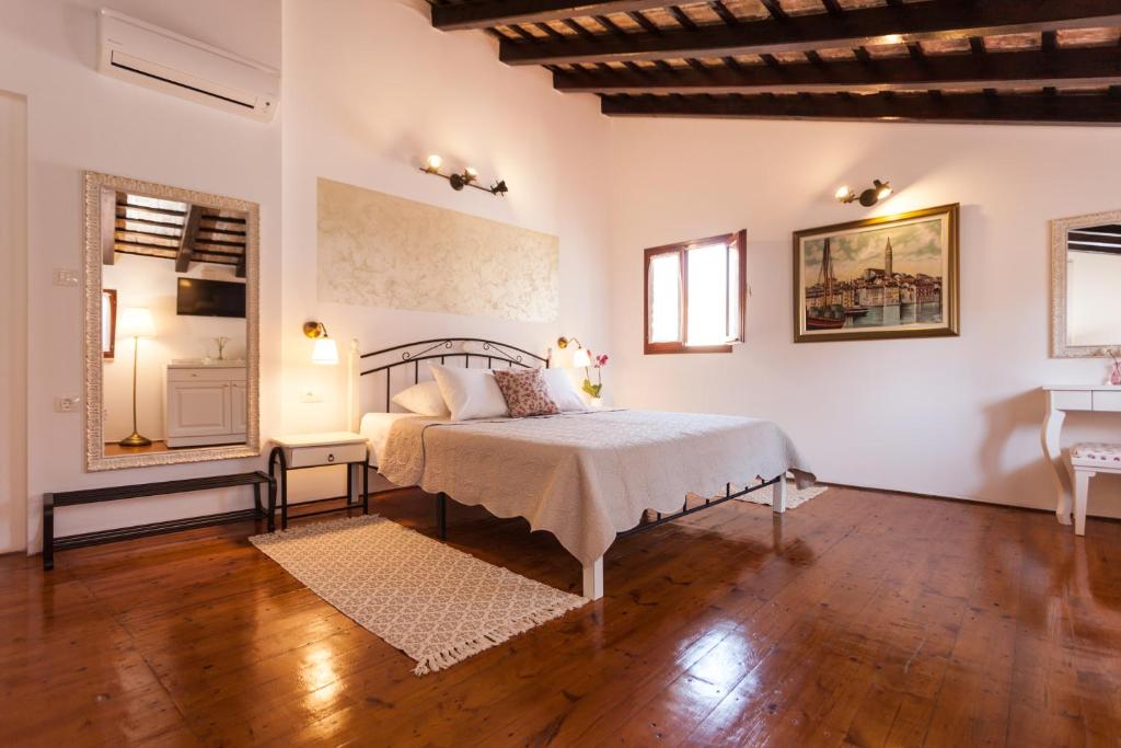 a bedroom with a bed and a desk in it at Guesthouse Casa Vittoria in Rovinj