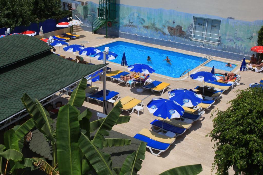 Bazén v ubytování Narcis Apart Hotel nebo v jeho okolí