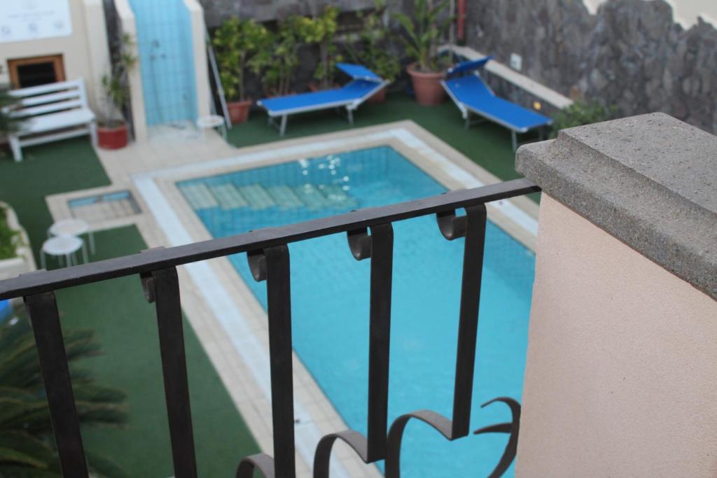 Bazén v ubytování Hotel La Filadelfia nebo v jeho okolí