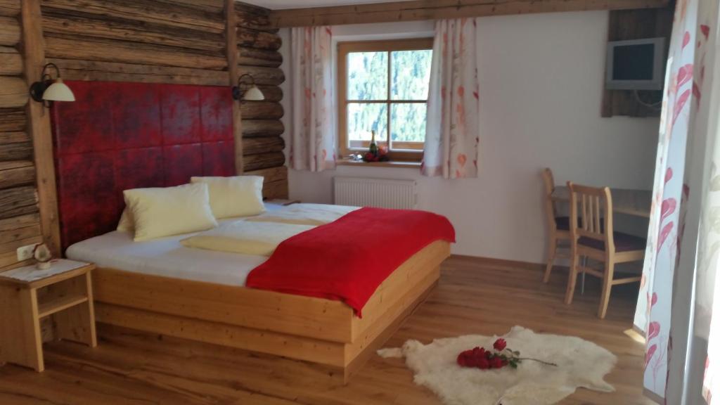 Łóżko lub łóżka w pokoju w obiekcie Pension Hedegghof