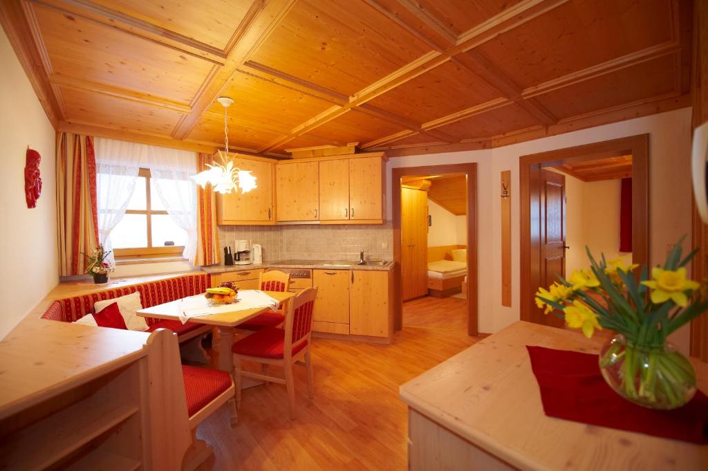 Kuchnia lub aneks kuchenny w obiekcie Pension Hedegghof