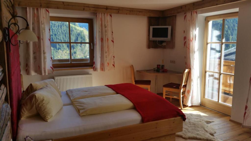 Łóżko lub łóżka w pokoju w obiekcie Pension Hedegghof