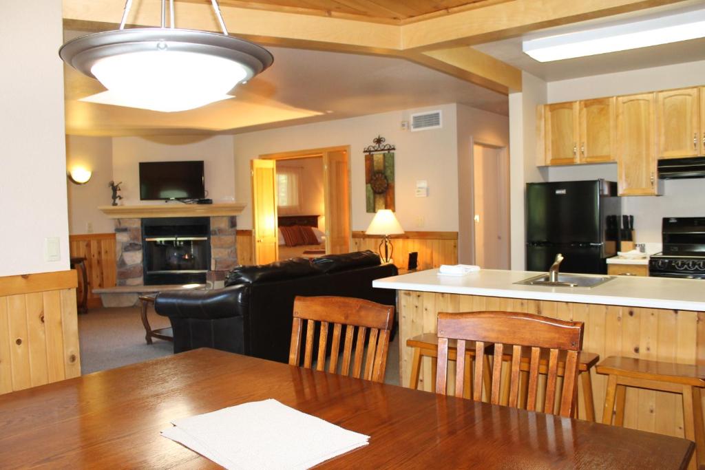 Mount Shasta Resort - Chalet Premium De Una Habitación Con Vista Al Lago