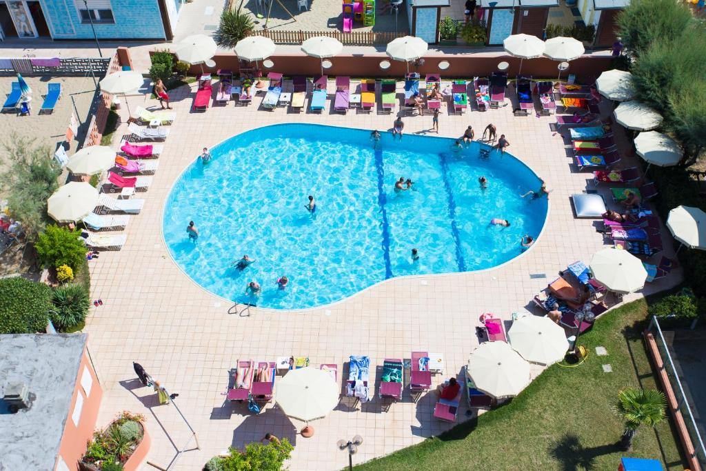 Bazén v ubytování Hotel Miramare nebo v jeho okolí