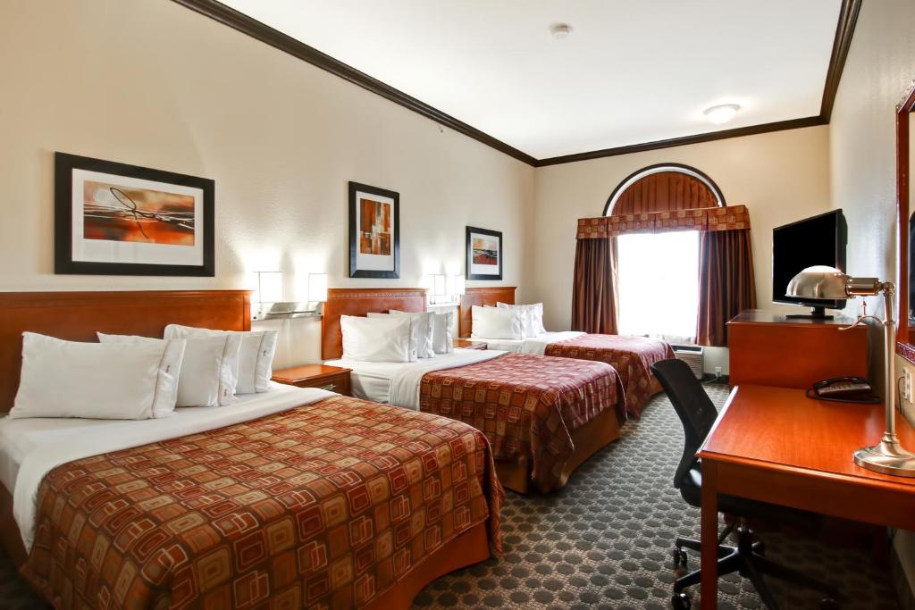 Canalta Rocky Mountain House - Camera Doppia Con Tre Letti Matrimoniali