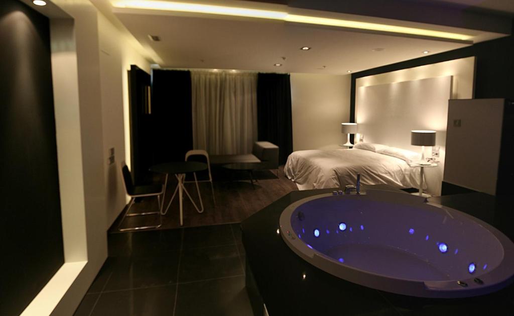 Kadrit Hotel, Cadrete – Updated 2023 Prices