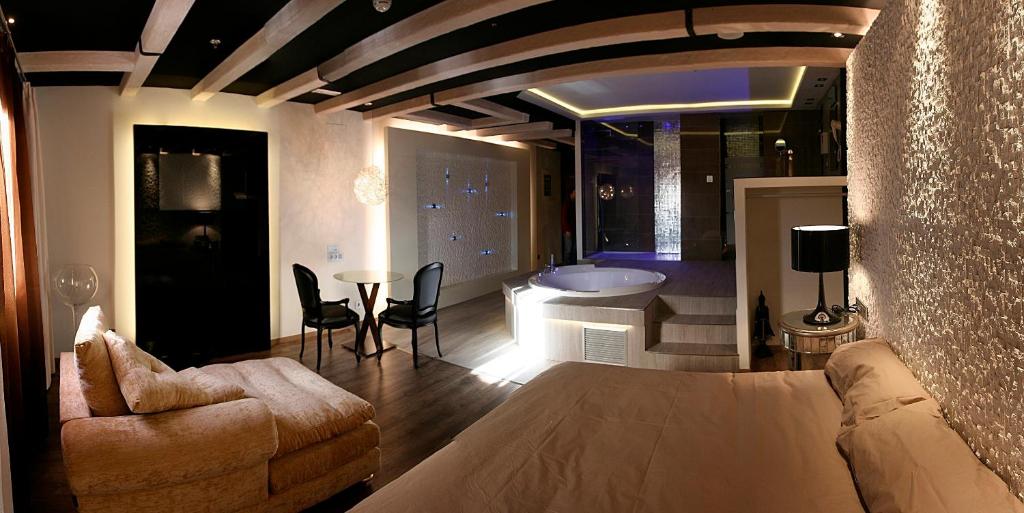 Postel nebo postele na pokoji v ubytování Kadrit Hotel