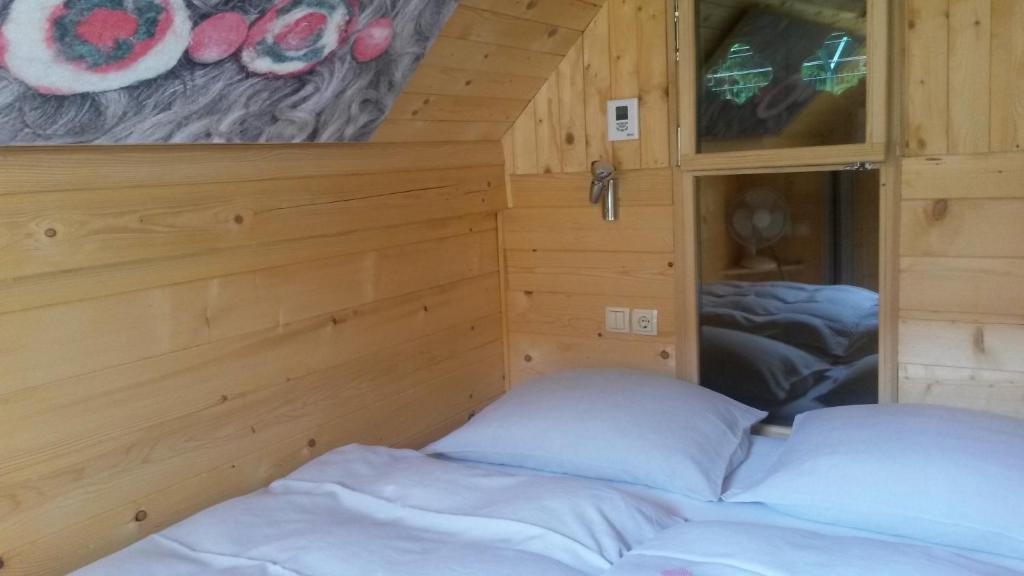 Postel nebo postele na pokoji v ubytování Kamp Jankovic