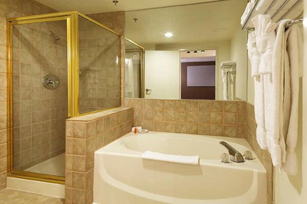 Holiday Inn Resort Mesquite by IHG photo