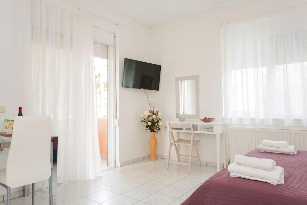 A bed or beds in a room at Halepa Apartments
