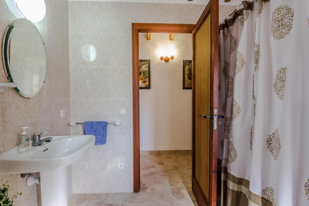 A bathroom at Finca Sa Torre de'n Piza - Grupo Berna