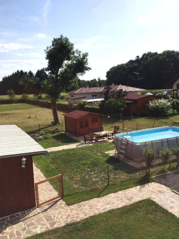 La alberca dentro o cerca de Ferienwohnung Kickmaier