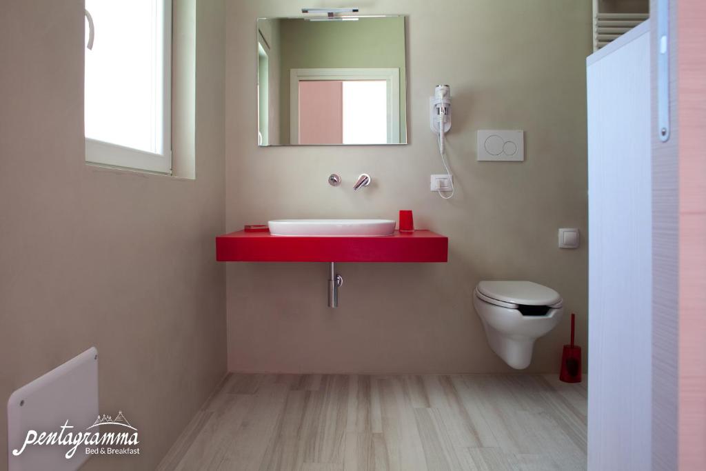 A bathroom at Il Pentagramma