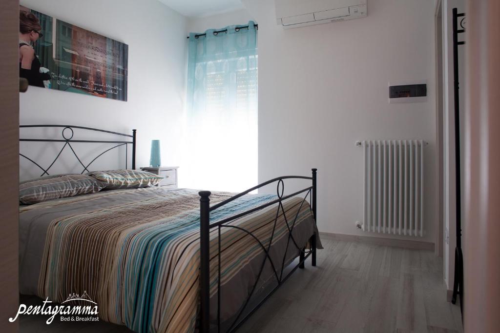 A bed or beds in a room at Il Pentagramma