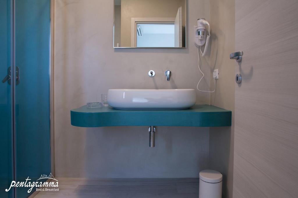 A bathroom at Il Pentagramma