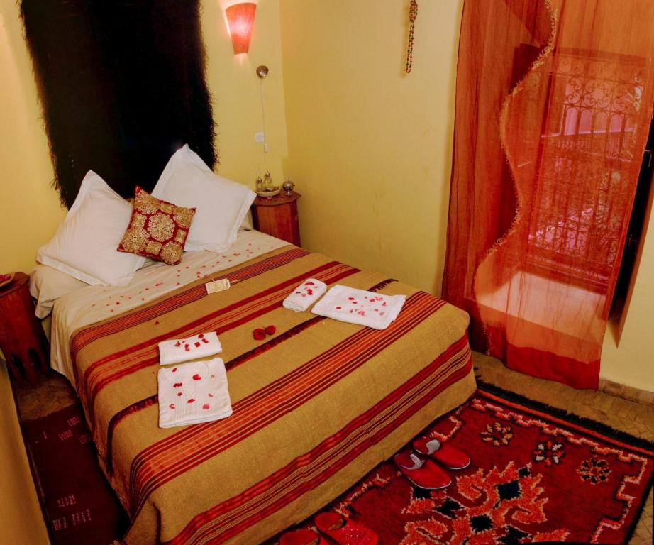 Postel nebo postele na pokoji v ubytování Riad Ajebel