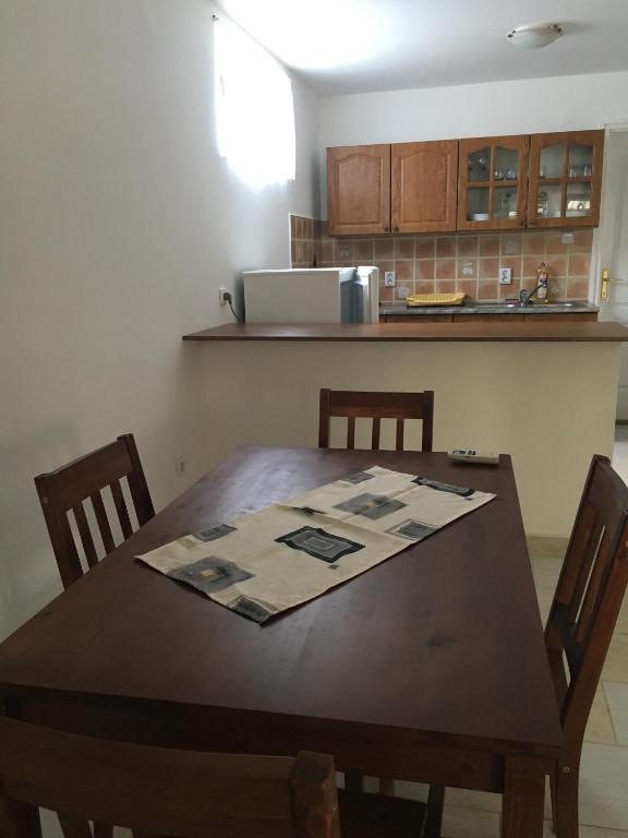Kuchyňa alebo kuchynka v ubytovaní Napház Apartman