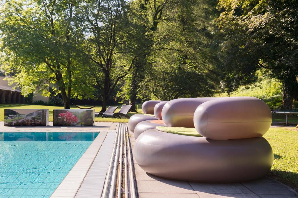 Bazén v ubytování Hotel Schloss Ragaz nebo v jeho okolí