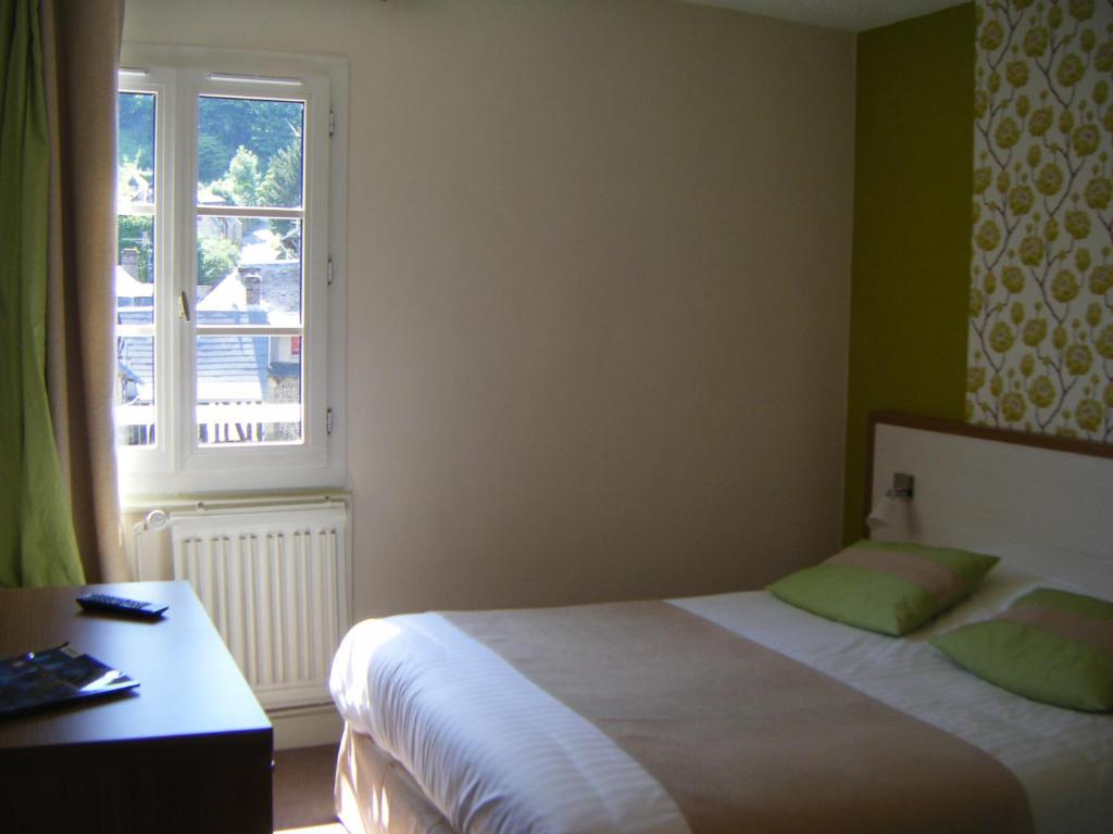 Logis - Hôtel & Restaurant Le Bellevue - Double Room With Village View