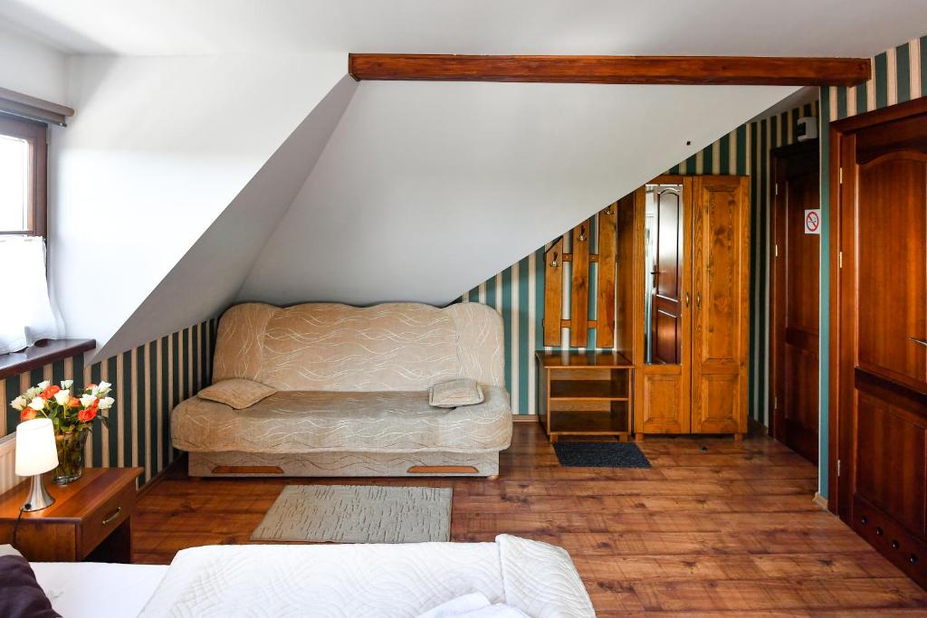 Pensjonat Pod Wietrzną Górą - Family Room With Private Bathroom