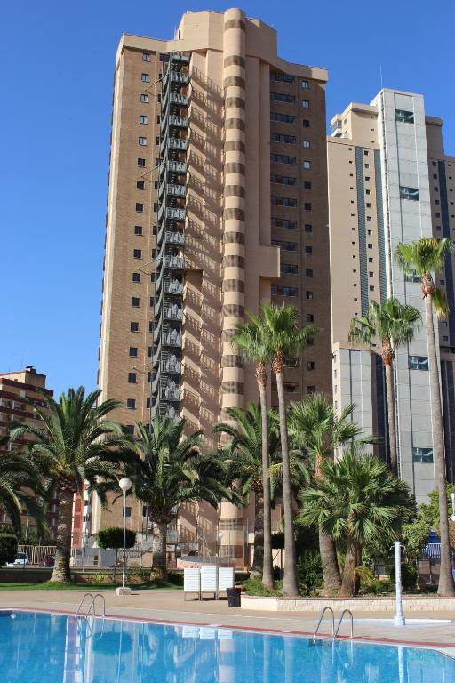 Bazén v ubytovaní Apartamentos Vistamar alebo v jeho blízkosti
