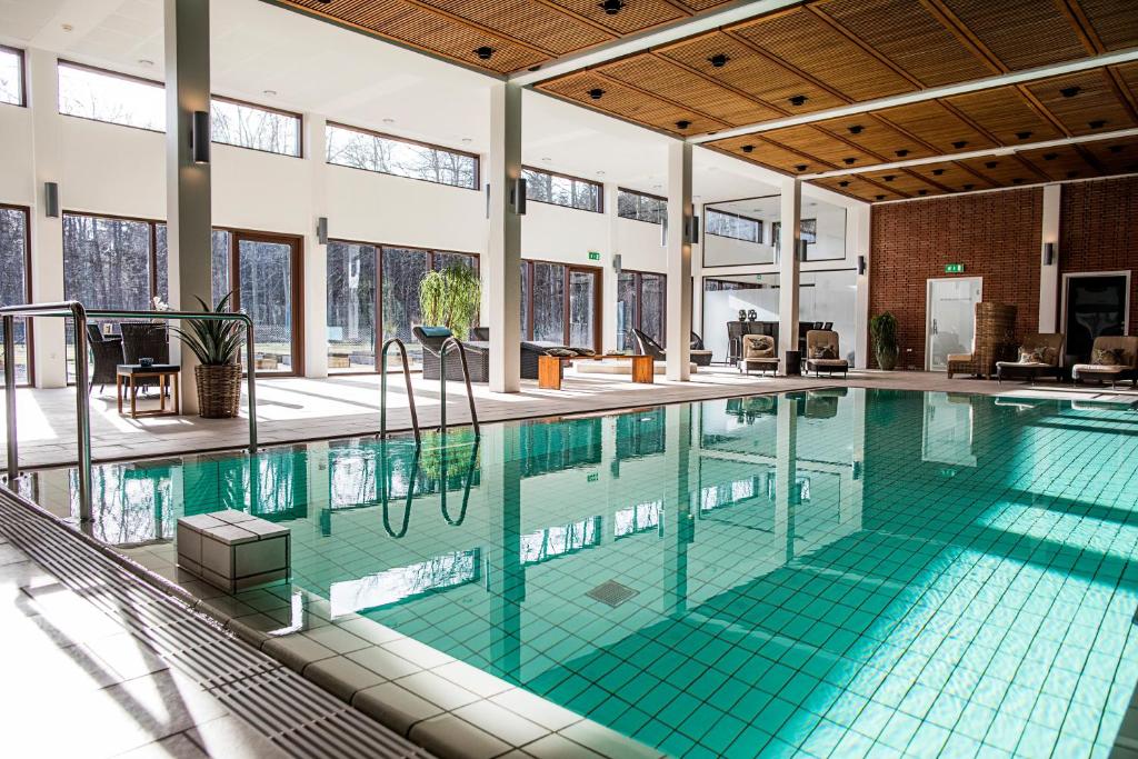 Bazén v ubytování Hotel Hesselet nebo v jeho okolí