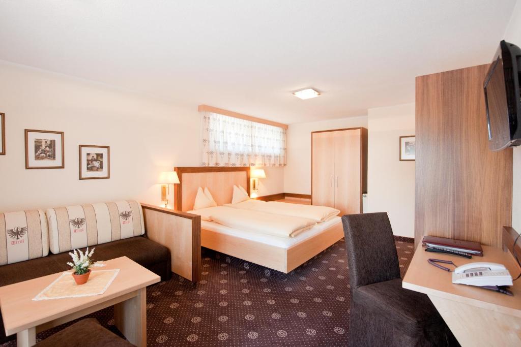 Postel nebo postele na pokoji v ubytování Hotel Regina