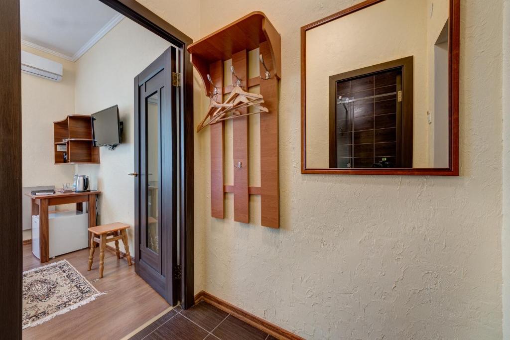 TV a/nebo společenská místnost v ubytování Aleksandria Hotel