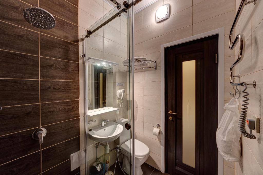 Koupelna v ubytování Aleksandria Hotel