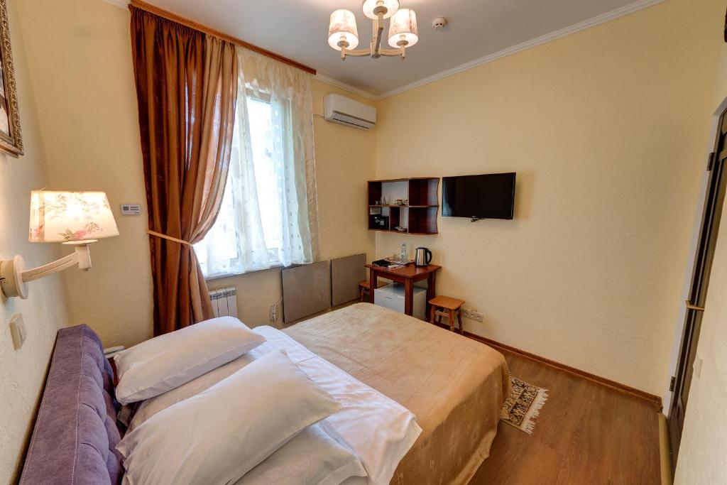 Postel nebo postele na pokoji v ubytování Aleksandria Hotel