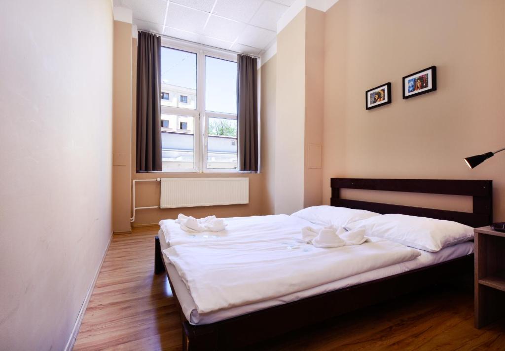 Łóżko lub łóżka w pokoju w obiekcie Plus Prague