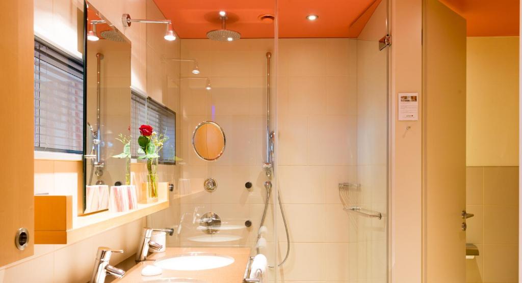 Ein Badezimmer in der Unterkunft A-ROSA Travemünde