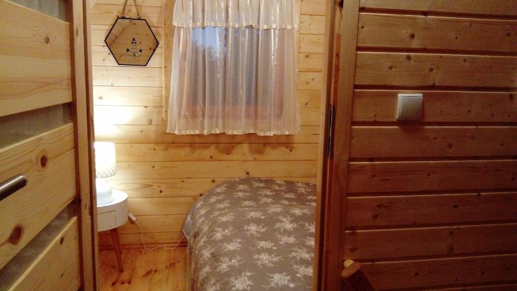 Postel nebo postele na pokoji v ubytování Nowe Domki Pod Lipami