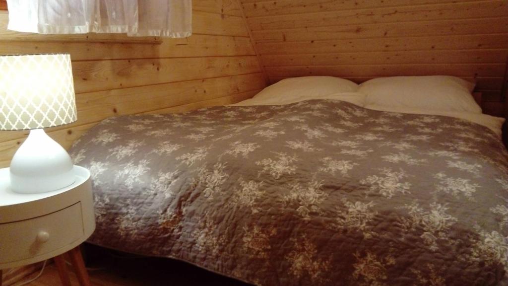 Postel nebo postele na pokoji v ubytování Nowe Domki Pod Lipami
