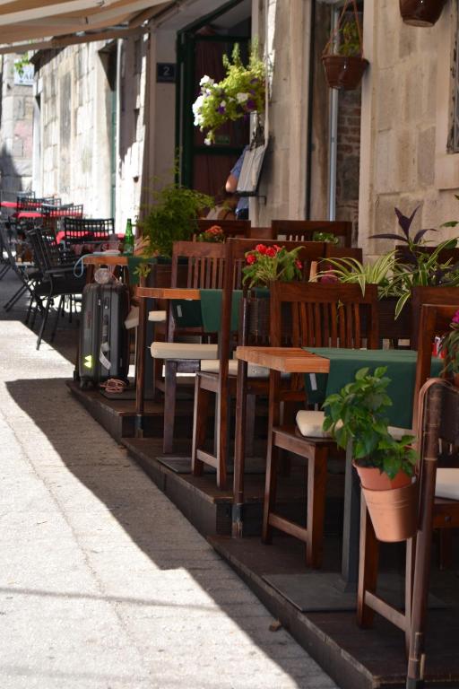Reštaurácia alebo iné gastronomické zariadenie v ubytovaní Relaxing apartment Carpe Diem