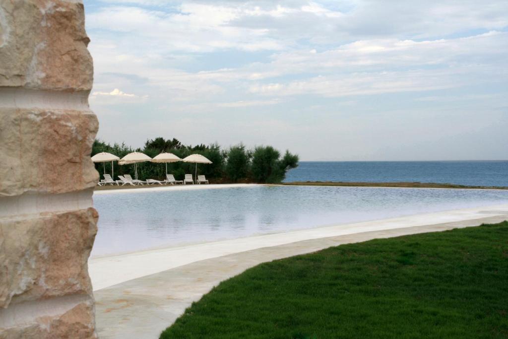 a view of the pool at the resort at Camping Villaggio Lamaforca in Torre Santa Sabina