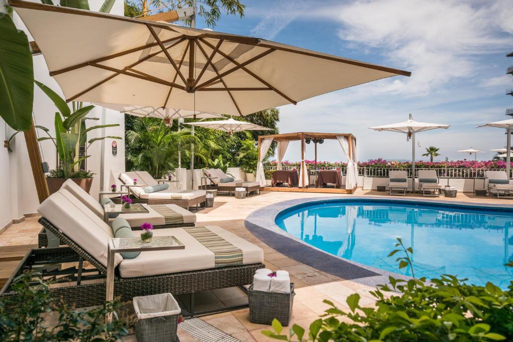 Bazén v ubytování Grand Miramar All Luxury Suites & Residences nebo v jeho okolí