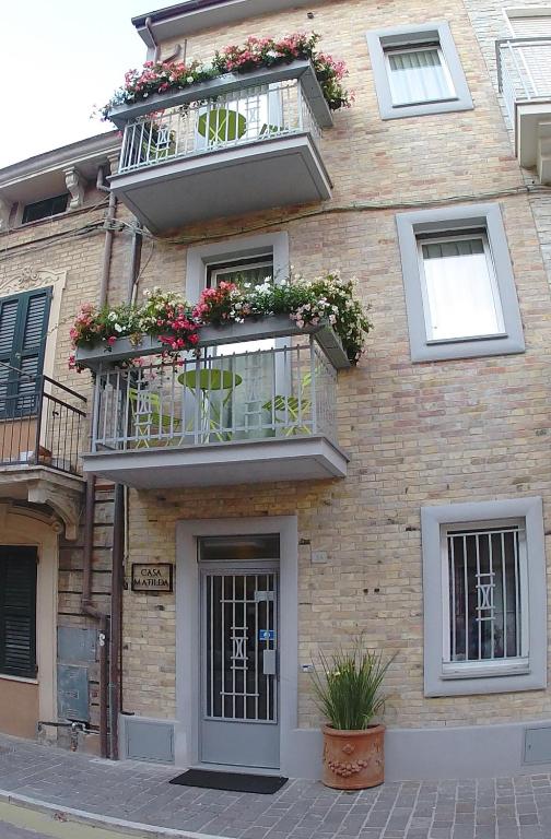 The building in which a vendégházakat is located