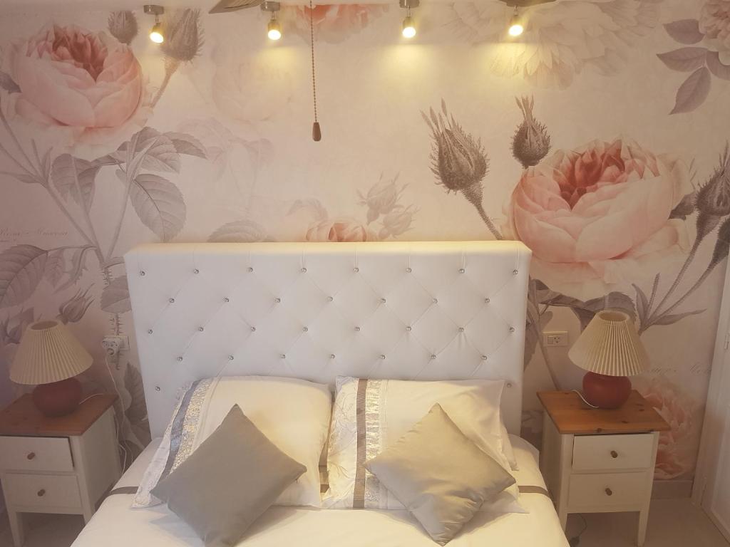 A bed or beds in a room at Villa Ola, Golf del Sur