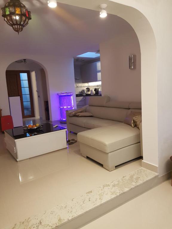 A seating area at Villa Ola, Golf del Sur