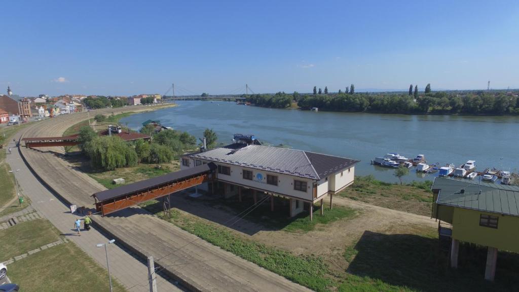 Výhled na řeku, která protéká v blízkosti bed and breakfast