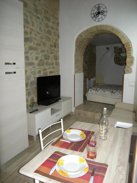 TV a/nebo společenská místnost v ubytování Le Vecchie Mura Apartment