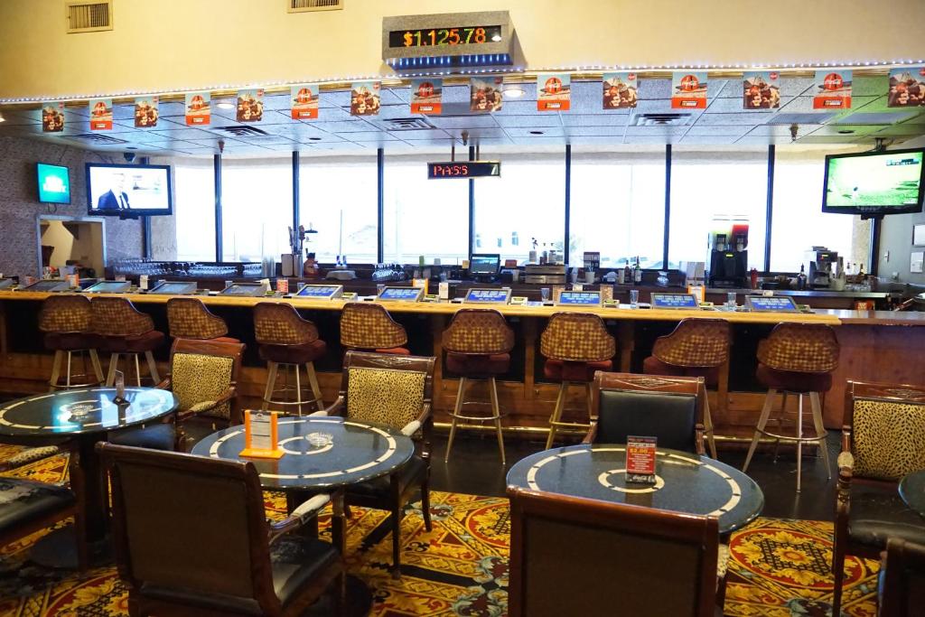 Restaurace v ubytování Railroad Pass Hotel and Casino Ramada by Wyndham