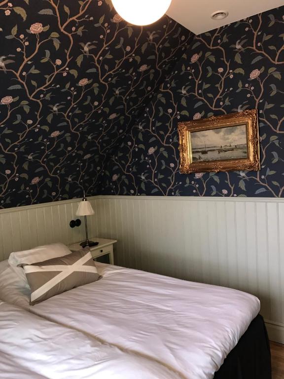 Postel nebo postele na pokoji v ubytování Kivikstrand Badhotell