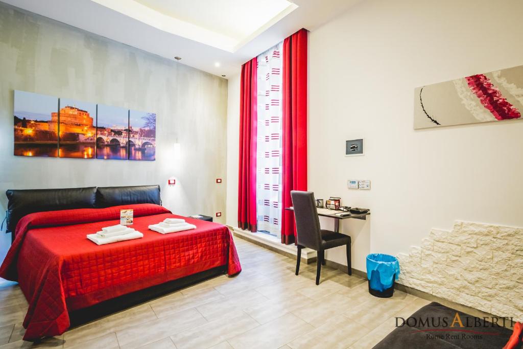 sypialnia z łóżkiem, stołem i krzesłem w obiekcie Domus Alberti Bed & Breakfast w Rzymie